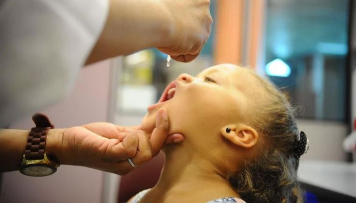 Campanha nacional para vacinar crianças e adolescentes contra pólio e outras doenças segue até 9 de setembro